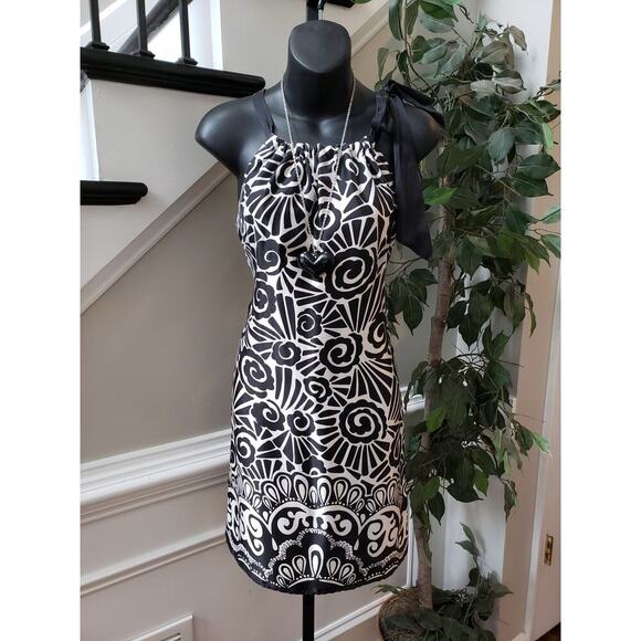White House Black Market Dresses & Skirts - White House Black Market Silk Sleeveless Dress Black/White Geometric Print 0
